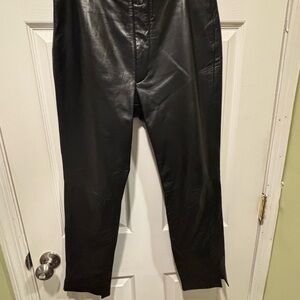 WILSONS PELLE STUDIO Butter Soft Black  Front Zip Cropped Leather  Pants 8